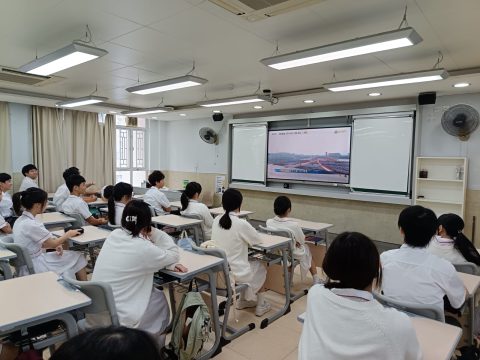 聖五師生觀看大閱兵儀式直播 - 1